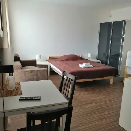 Studio Jaskovy Rad, Near Train Station And Center