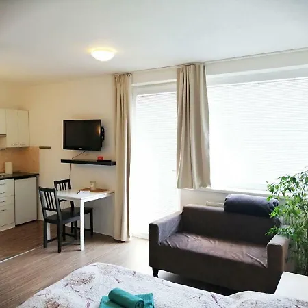 Studio Jaskovy Rad, Near Train Station And Center Bratislava