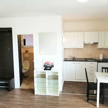 Studio Jaskovy Rad, Near Train Station And Center *